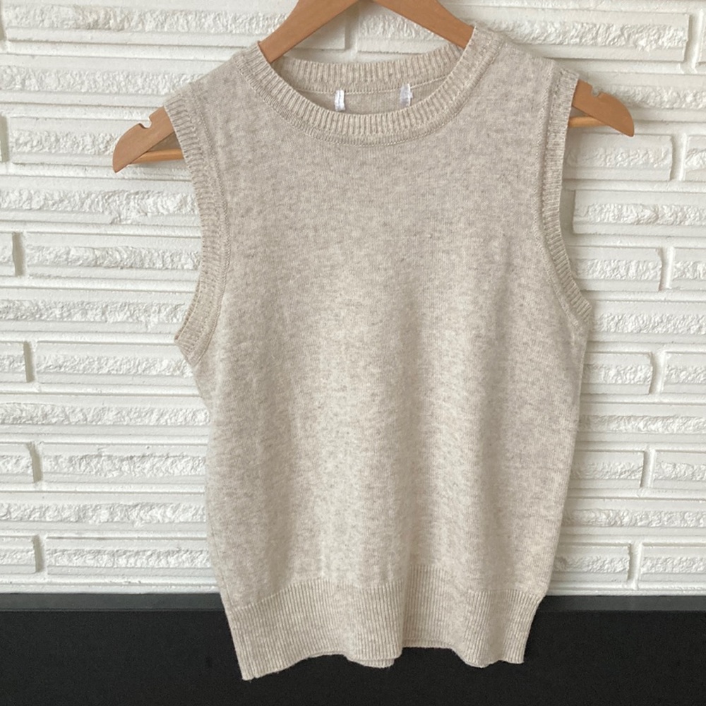 EUC Oatmeal Knit Vest Small Med